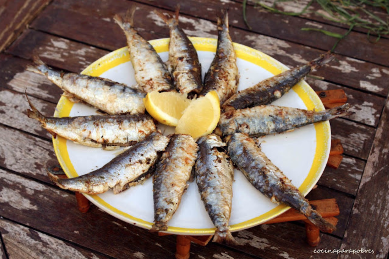 Salteado de verduras con sardinas a la plancha con sal y limón